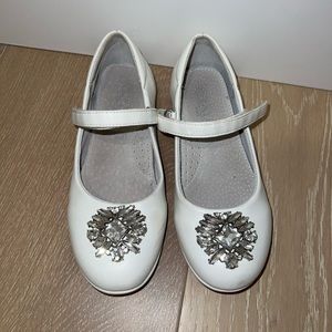 Girls dress shoes. White with crystals